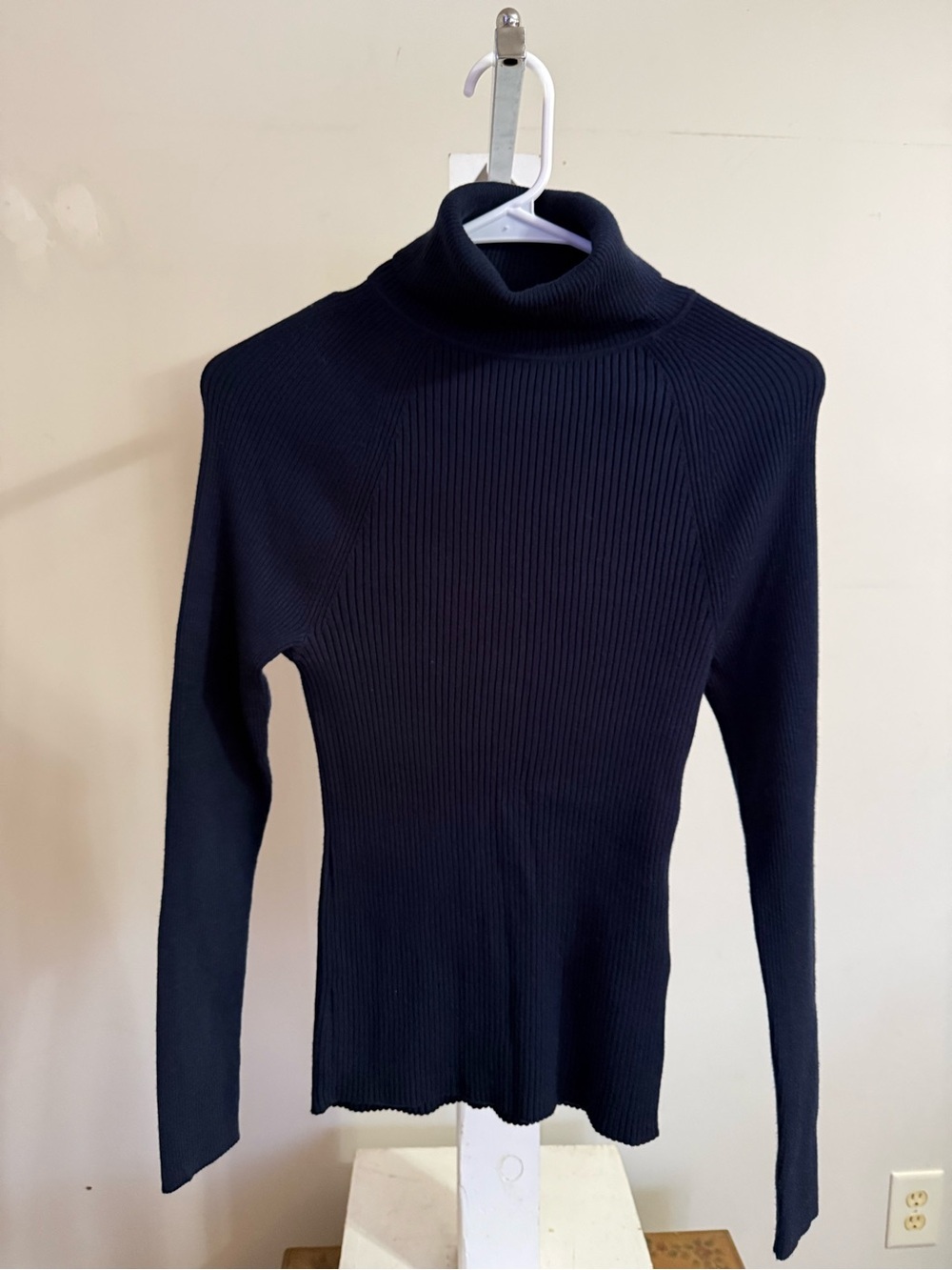 New Banana Republic Ribbed Turtleneck Sweater - Picture 2 of 9